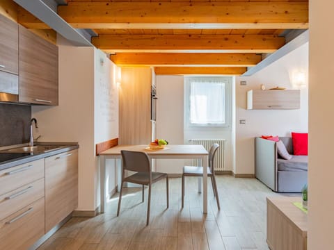 Cloud, Sky, Mountain, Property, Plant, Nature, Flowerpot, Building, Natural Landscape, Highland