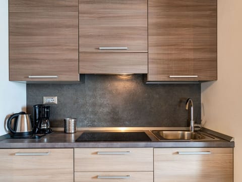 Cloud, Sky, Mountain, Property, Plant, Nature, Flowerpot, Building, Natural Landscape, Highland