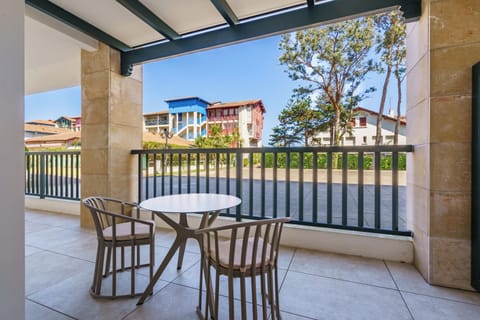 Classic Studio, Balcony | Street view