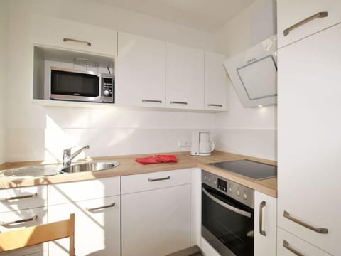 Apartment | Private kitchen | Electric kettle, toaster