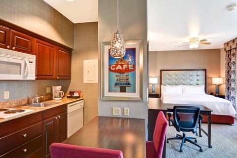 Full-size fridge, microwave, stovetop, dishwasher