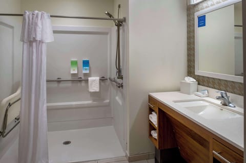 Studio, Accessible, Non Smoking (Roll-in Shower) | Accessible bathroom