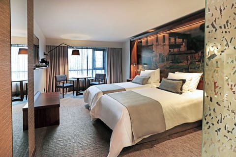 Superior Twin Room | Minibar, in-room safe, blackout drapes, soundproofing