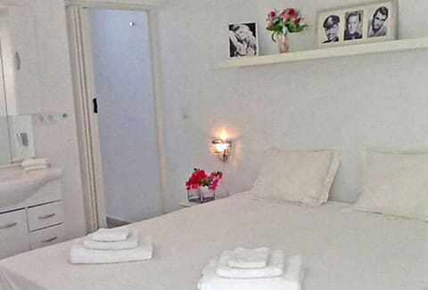Economy Double Room | 7 bedrooms, in-room safe, free WiFi, bed sheets