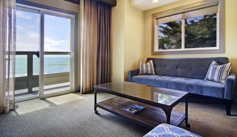 Deluxe Suite, 1 King Bed, Ocean View (Pillar Point) | Iron/ironing board, free WiFi, bed sheets