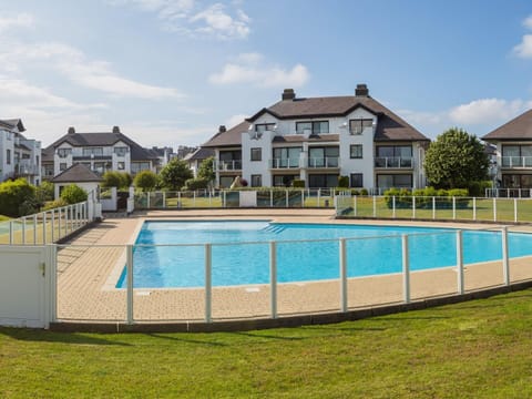 Apartment | Pool | Outdoor pool