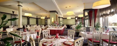 Daily buffet breakfast (CHF 30 per person)