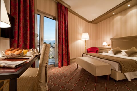 Standard Double or Twin Room, 1 Bedroom, Lake View | 1 bedroom, minibar, in-room safe, desk