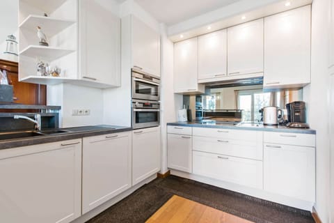 Apartment | Private kitchen | Electric kettle