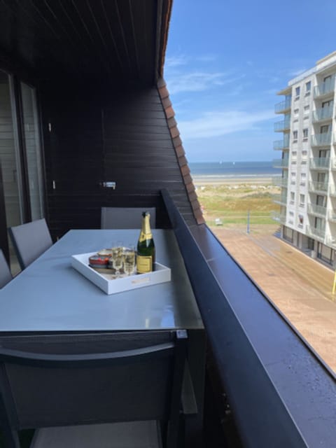 Apartment | Outdoor dining