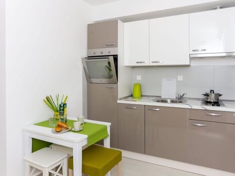 Apartment | Private kitchen | Fridge, oven, stovetop, dishwasher