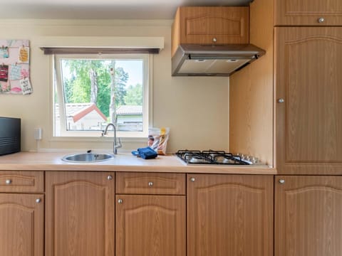 Chalet | Private kitchen | Coffee/tea maker, electric kettle, toaster