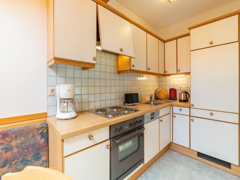 Apartment | Private kitchen | Electric kettle, toaster