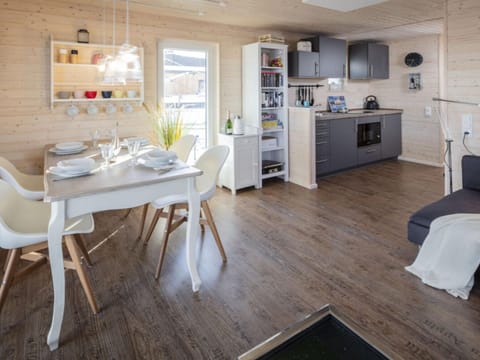 Mobile Home | Private kitchen | Toaster, highchair