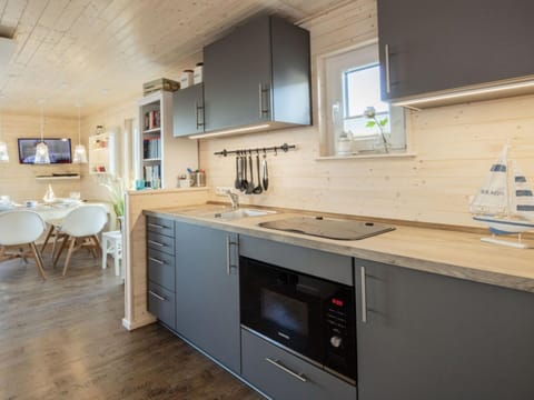 Mobile Home | Private kitchen | Toaster, highchair