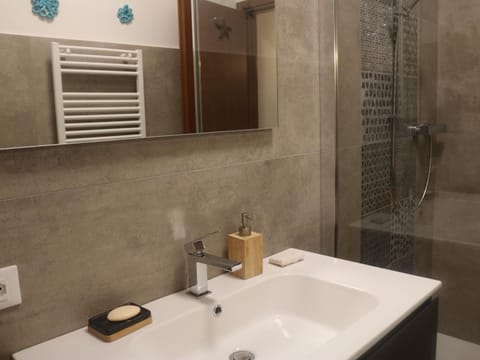 House | Bathroom