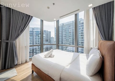 Family Apartment, 4 Bedrooms, Balcony, City View | Egyptian cotton sheets, premium bedding, memory foam beds, minibar