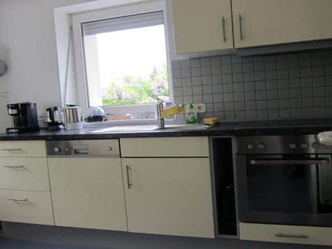 Apartment | Private kitchen | Electric kettle, toaster