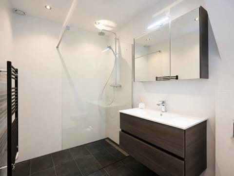 House | Bathroom