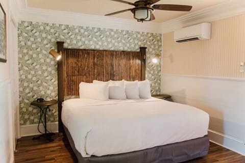 Grand Suite, 1 King Bed with Sofa bed, Non Smoking, City View | Individually decorated, individually furnished, soundproofing