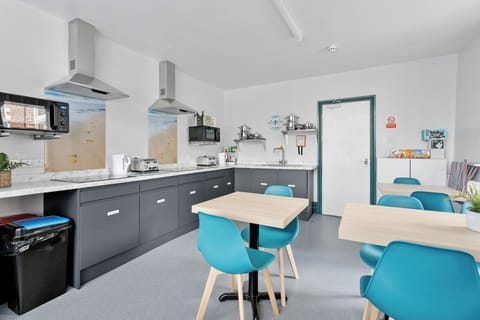 Fridge, microwave, stovetop, electric kettle