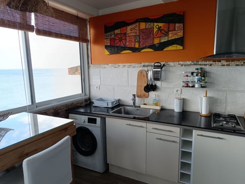 Panoramic Suite, Balcony, Sea View | Private kitchen | Full-size fridge, microwave, oven, stovetop