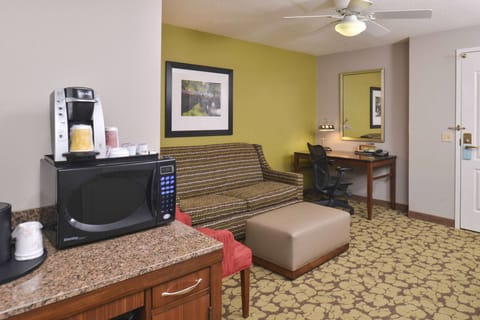 Suite, Accessible | Living area | 32-inch LCD TV with cable channels, TV, video-game console