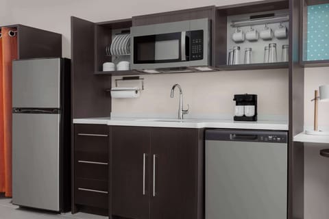 Suite, 1 Bedroom | Private kitchen