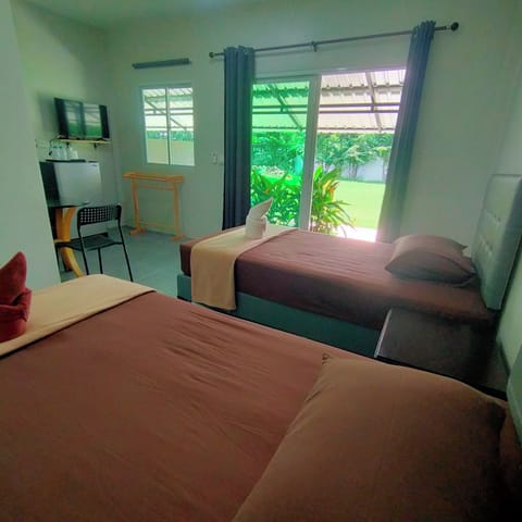 Deluxe Twin Room | Desk, free WiFi, bed sheets