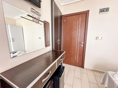 Basic Twin Room, Balcony | Desk, free WiFi