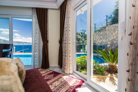 Alanya Castle Apartment (2 Person) | Premium bedding, minibar, in-room safe, free WiFi