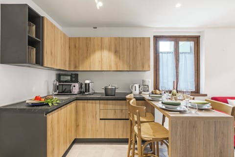 Standard Apartment, 1 Bedroom (Appartamento 30 NODI Torbole) | Private kitchen | Fridge, microwave, oven, stovetop