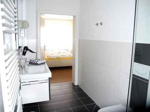 Apartment | Bathroom