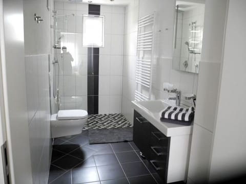 Apartment | Bathroom