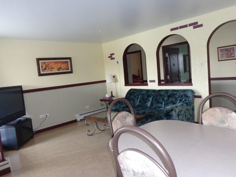 Family Room, 2 Bedrooms | Desk, free WiFi, bed sheets