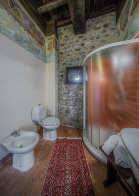 Shower, hair dryer, slippers, bidet