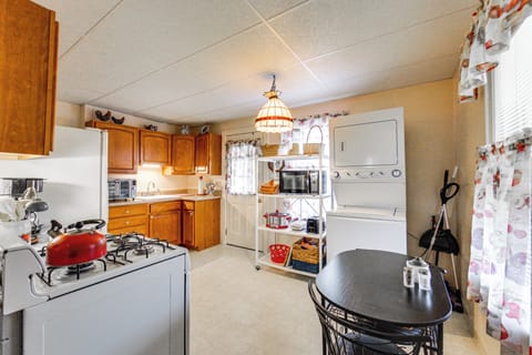 House (2 Bedrooms) | Private kitchen | Microwave, oven, stovetop, dishwasher