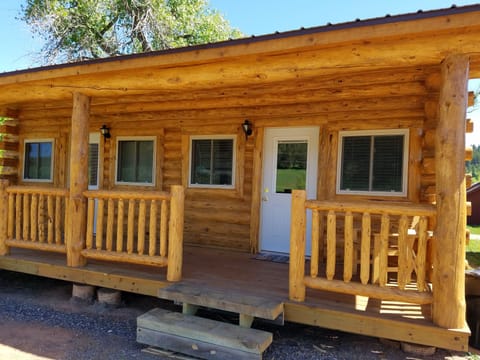 Luxury Cabin (Cabin 24) | Premium bedding, free WiFi, bed sheets