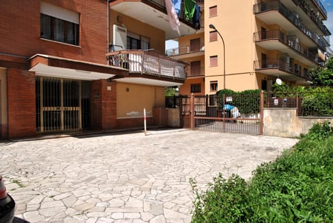 House, 3 Bedrooms, Smoking, Balcony | Property entrance