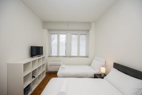 Triple Room | Free WiFi, bed sheets