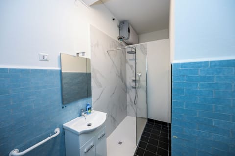 Triple Room | Free WiFi, bed sheets