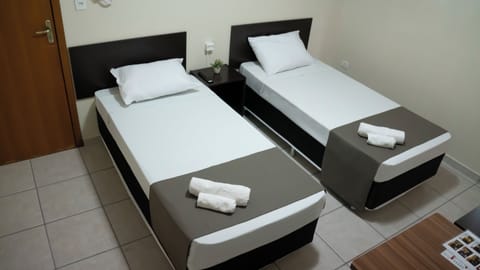 Comfort Twin Room, 2 Twin Beds, Non Smoking | Desk, laptop workspace, free WiFi