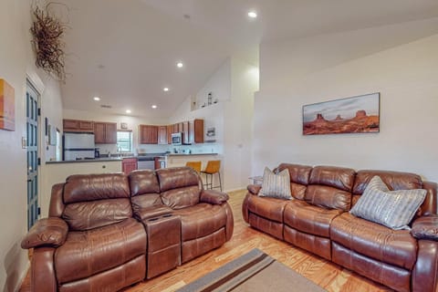 Spacious living room with 4 recliners
