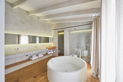 Suite (Puro Oasis) | Bathroom | Free toiletries, hair dryer, slippers, towels