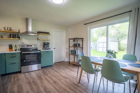 Dining space for your entire family and plenty of dishes for all to enjoy some take out or home-cooked meals - your choice!