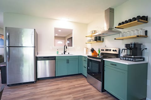 Plenty of kitchen space to prepare beautiful meals or just make a quick snack.  Dishwasher tablets are also provided.
