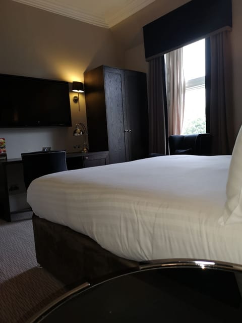 In-room safe, desk, laptop workspace, blackout drapes