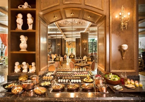 Daily buffet breakfast (INR 1050 per person)