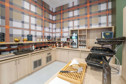 Daily continental breakfast (EUR 12.50 per person)