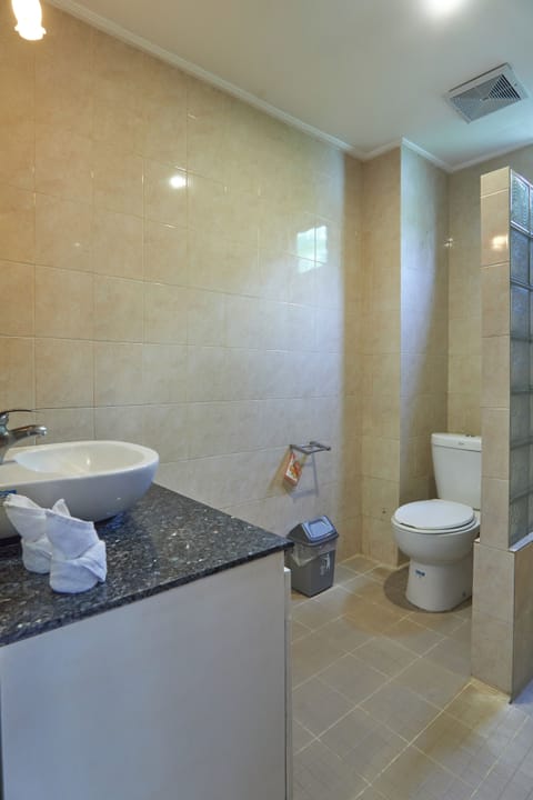 Standard Double Room, Ocean View | Bathroom | Shower, rainfall showerhead, towels, soap